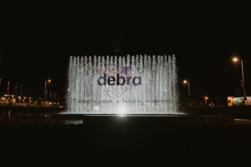 Fontane u Zagrebu svijetle u Debrinim bojama 25.10.
